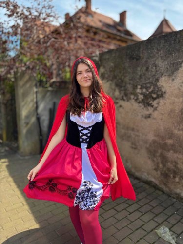 Scufita Rosie